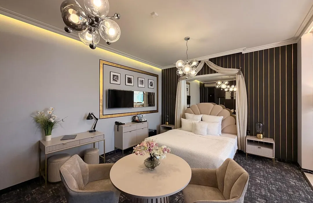 Hotel Luxor-1