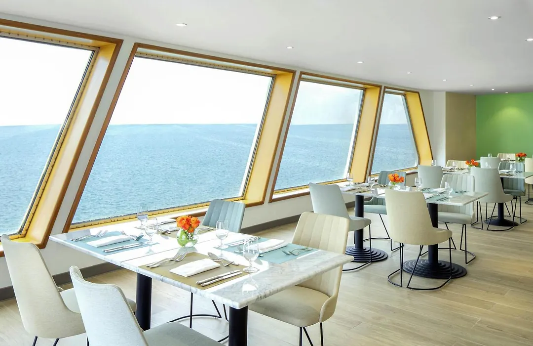 Queen Elizabeth 2 Hotel-1