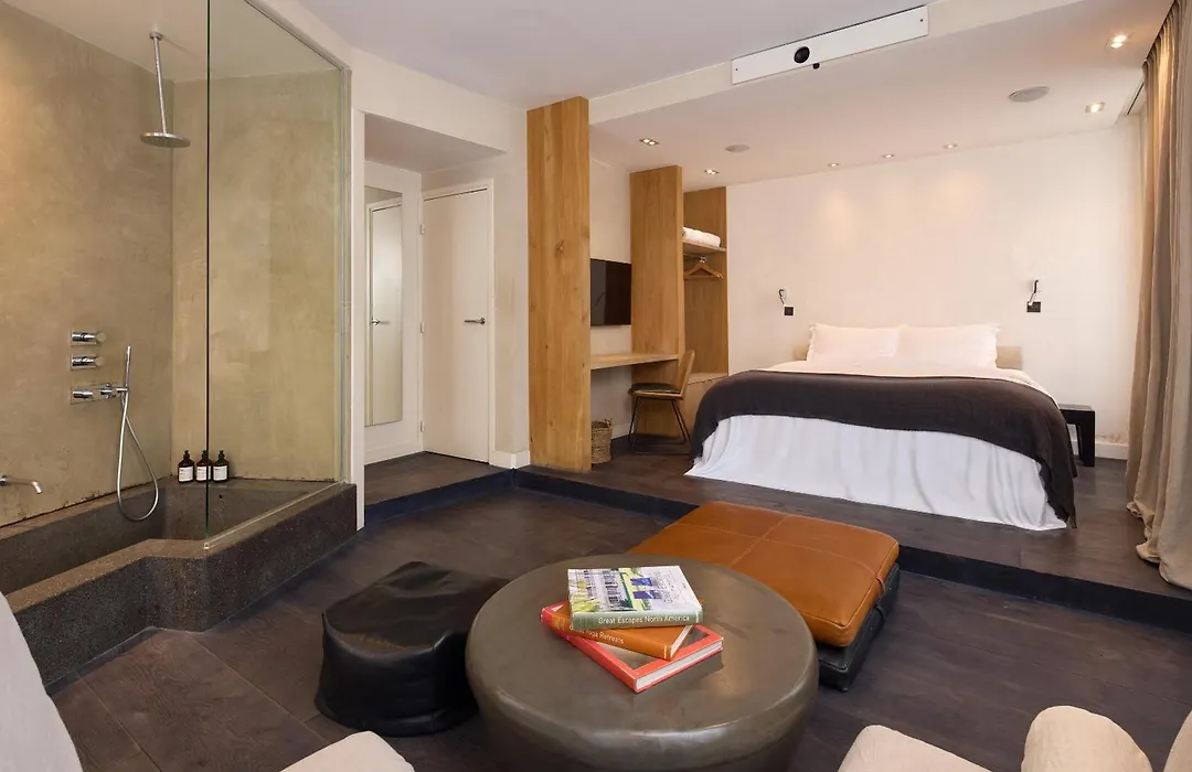 Hidden Hotel-1