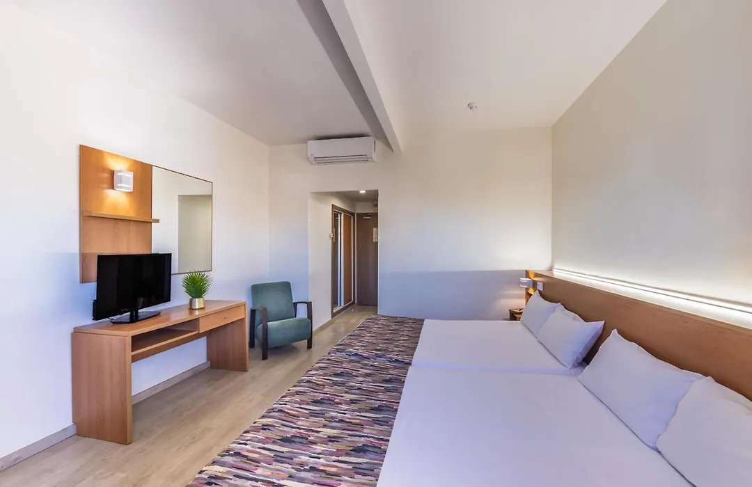 Hotel Alone-1
