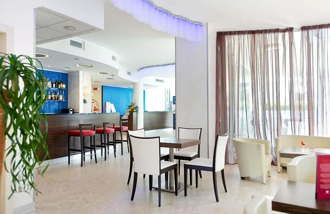 Mercure Rimini Lungomare-1
