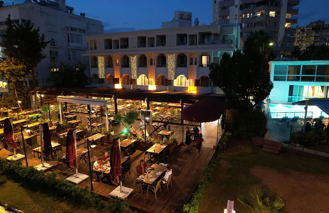 Tema 242 Hotel-1