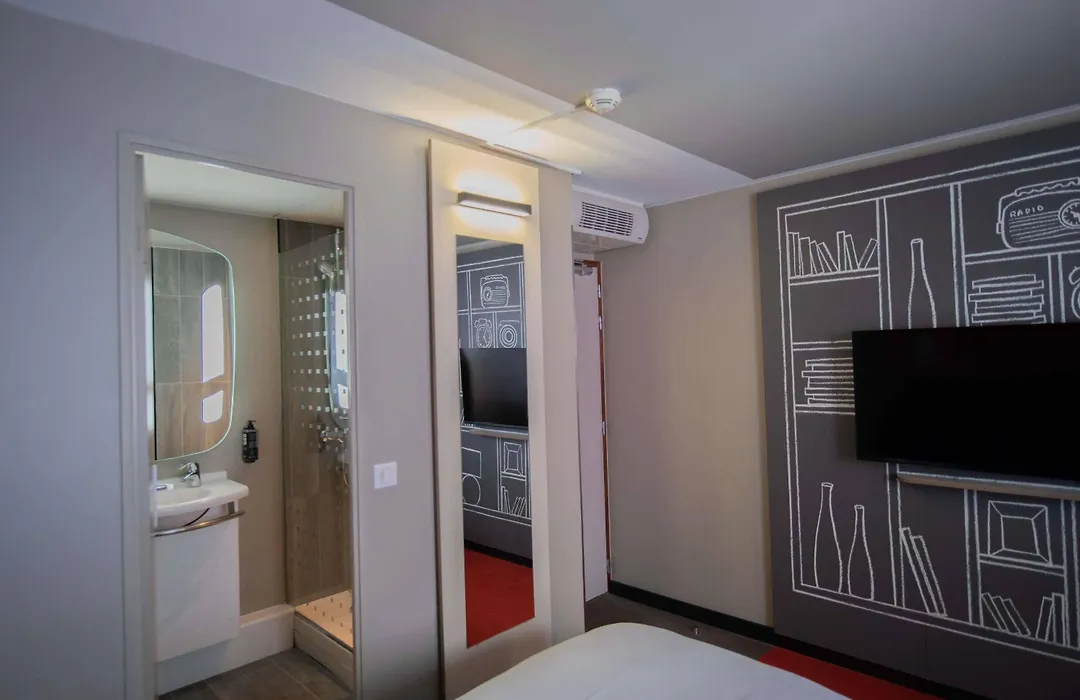 Ibis Paris Canal Saint Martin-1