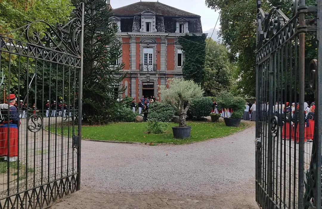 Chateau Lambert Moulinsart Hotel, Shuttle Airport, Long Term Parking, Snooker, Large Terrasse, Dinner, Breakfast-1