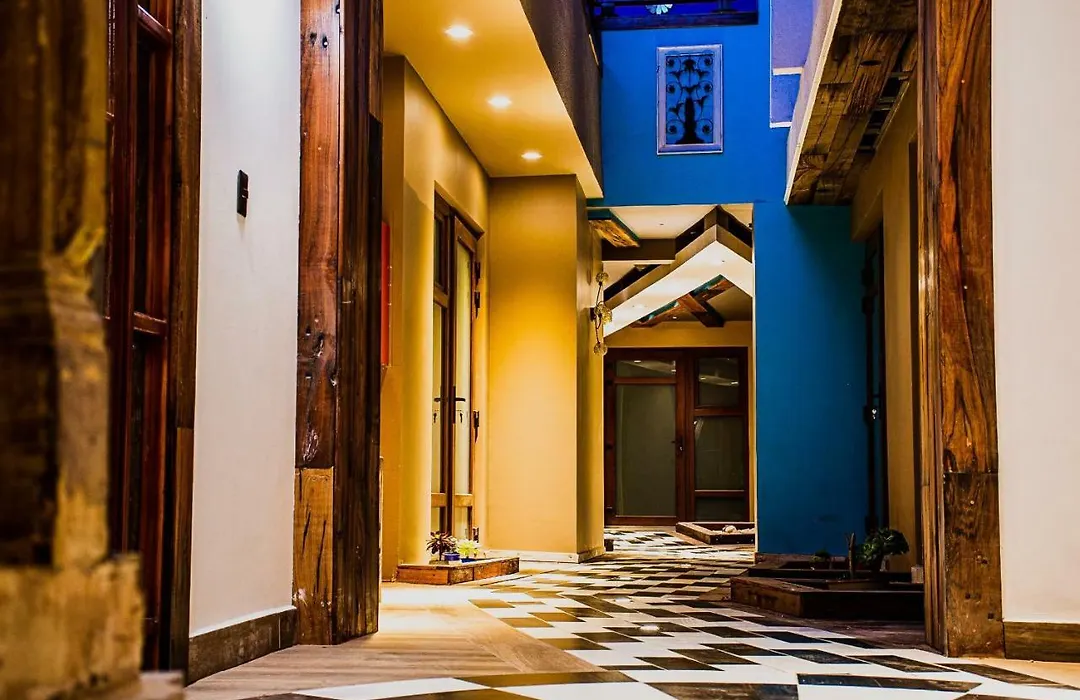 Hotel Boutique Suri-1