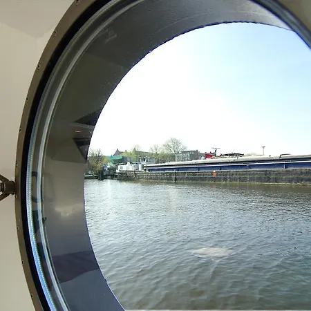 Eco Houseboat-2