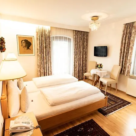 Hotel Helga-3