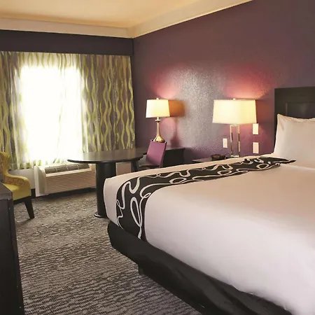La Quinta By Wyndham Pearland-2