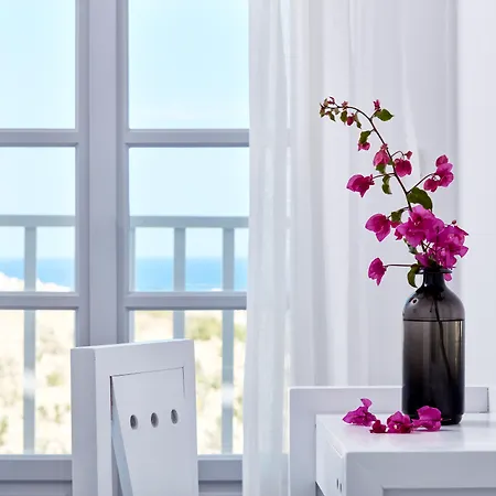 Mr And Mrs White Paros-2