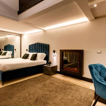 Piazza Farnese Luxury Suites-2