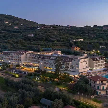 Grand Hotel Vesuvio-2