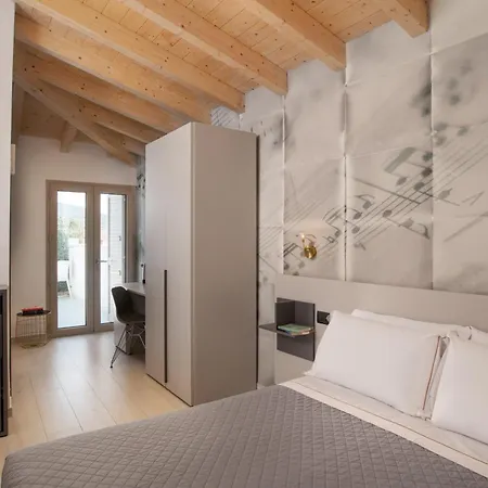 Theodore Rooms-2