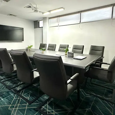 Manhattan Business Hotel, Male-3