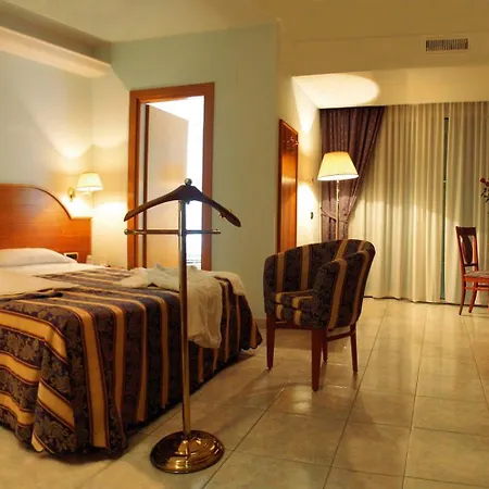 Hotel Ambassador-3