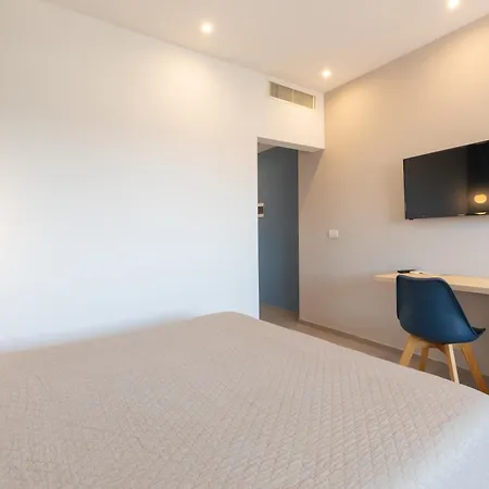 Antares Rooms And Suites-2