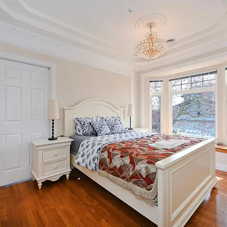 7 Bedrooms In The Heart Of Vancouver-2