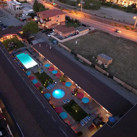 Sahara Courtyard Inn & Suites Osoyoos-2