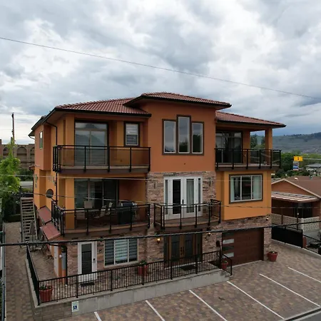 Sahara Courtyard Inn & Suites Osoyoos-3