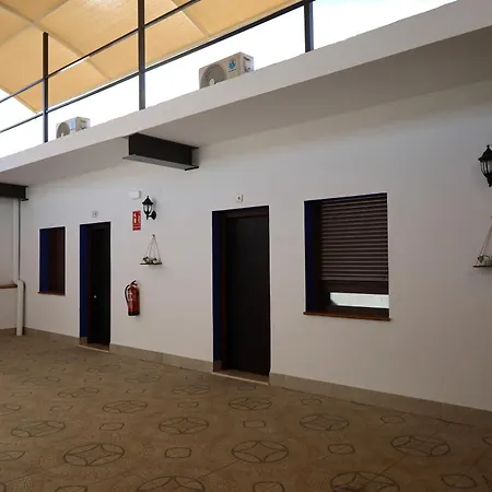 Hospedium Hostal La Paz Parking Gratis-3
