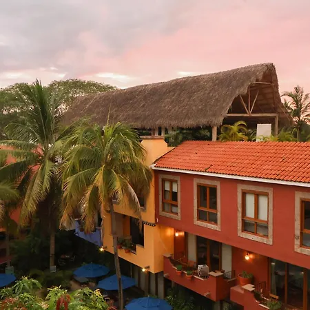 Casa Lotería Sayulita - Family Boutique Hotel with Spacious Full Kitchen Suites, Restaurant, Rooftop Yoga, Pool&Free Parking - 3 min to Beach-3