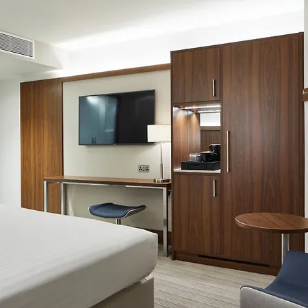 Courtyard By Marriott Oxford City Centre-3