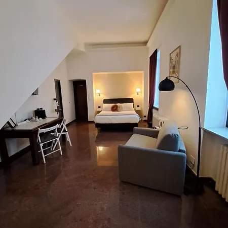Palazzo Cusani Charming Rooms-3