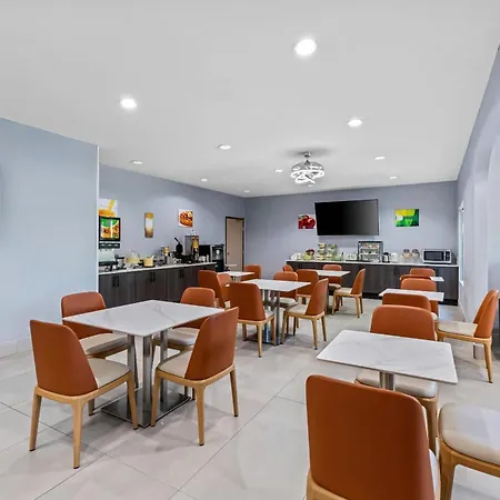 Quality Inn & Suites Manhattan-2