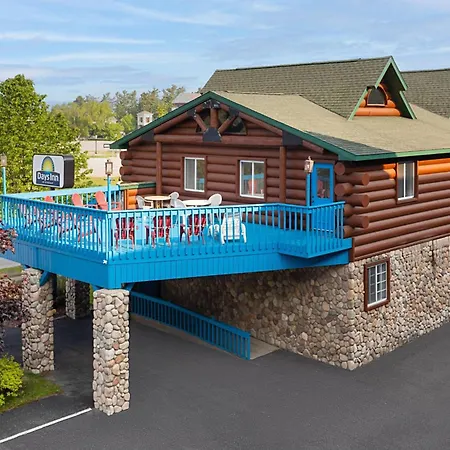 Days Inn By Wyndham Mackinaw City - Bridgeview Area-2