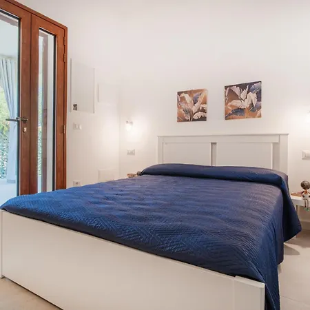 Ambra Holiday Rooms - Rooms & Beach-3