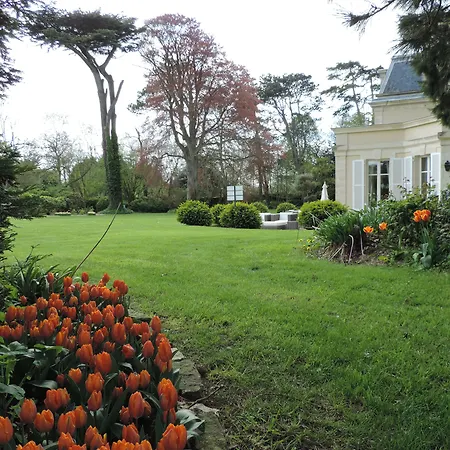 Chateau La Cheneviere-2