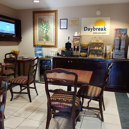 Days Inn & Suites By Wyndham Peachtree City-2
