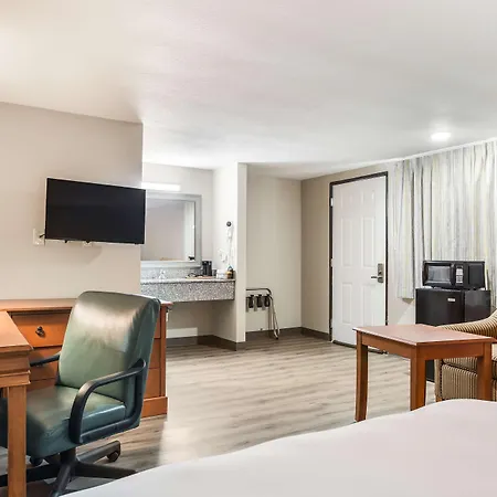 Americas Best Value Inn - Lebanon-3
