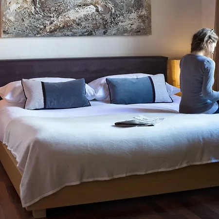 Mercer House Boria Bcn-3