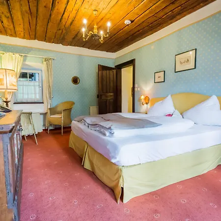 Hotel Schloss Leonstain-3