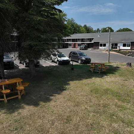 Cedar Motor Inn-2