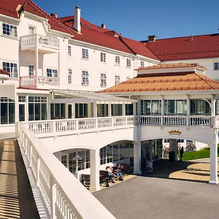 Dr. Holms Hotel-2