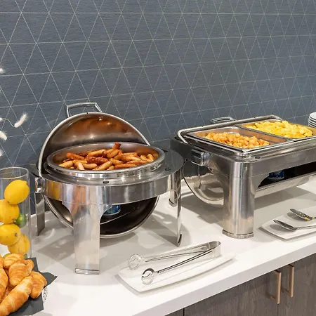 Hilton Garden Inn Toronto/Brampton-3