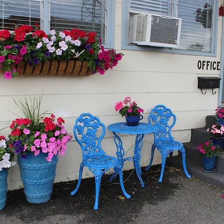 Town & Beach Motel-2