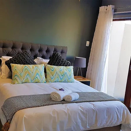 Riverview Guesthouse East London-3