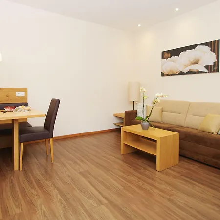 Apartment Hotel Christine-2