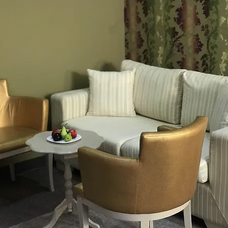 Hotel Deluxe-2