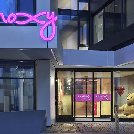 Moxy Frankfurt City Center-3