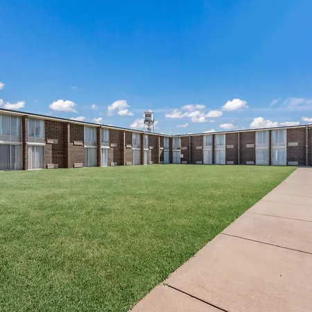 Bricktown Hotel & Extended Stay-3