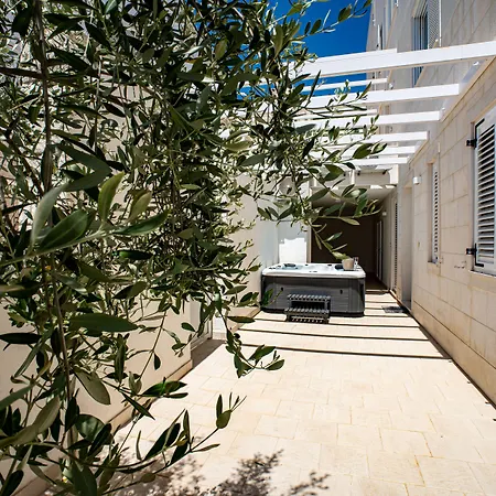 Apartments Villa Azzurra Bol-2