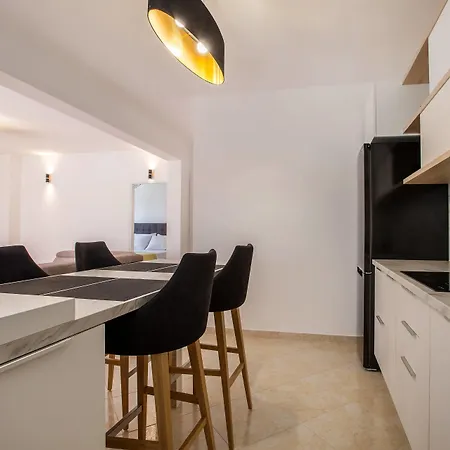 Villa M-2