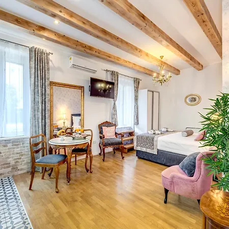 Le Monde - Vintage Accommodation-2