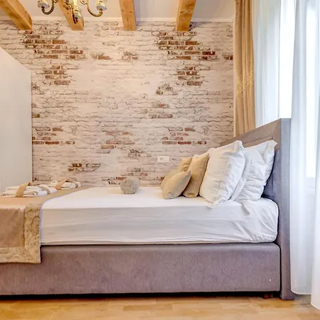 Le Monde - Vintage Accommodation-3