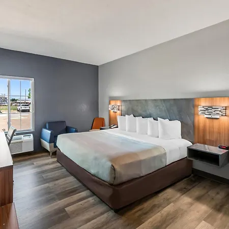 Quality Inn & Suites Manhattan-3