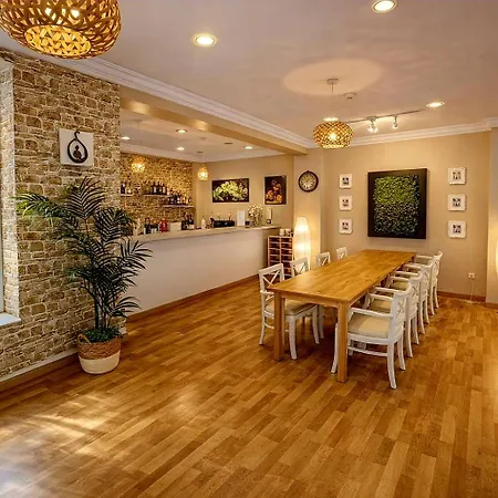 Hostal Mar Del Plata (Adults Only)-2