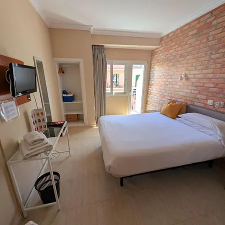 Hostal Mar Del Plata (Adults Only)-2